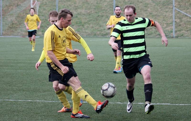 Fotbalisté Kelče B (pruhovaní Sršni) prohráli s VKK B 1:3. 