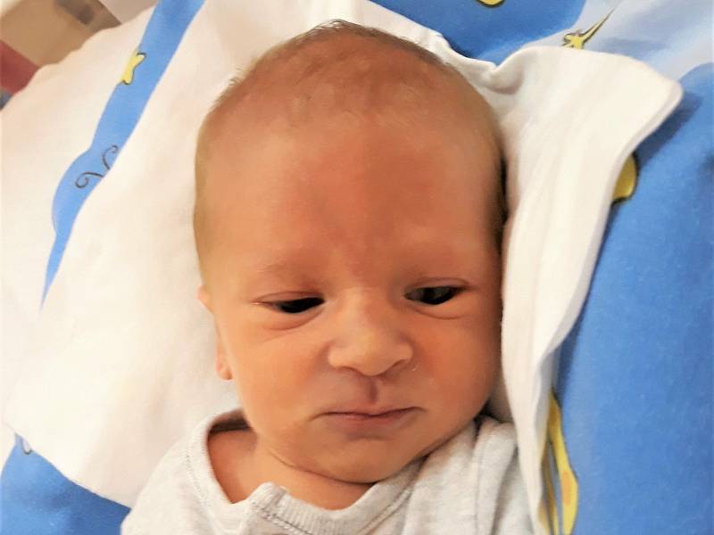 Filip Babinec, Rožnov pod Radhoštěm, narozen 8. prosince 2021, míra 47 cm,  váha 2470 g.