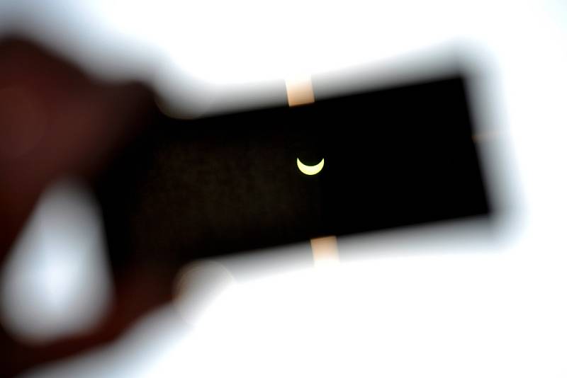 Pozorování zatmění slunce si v pátek 20. března 2015 na vsetínské hvězdárně nenechaly ujít více než dvě stovky lidí.