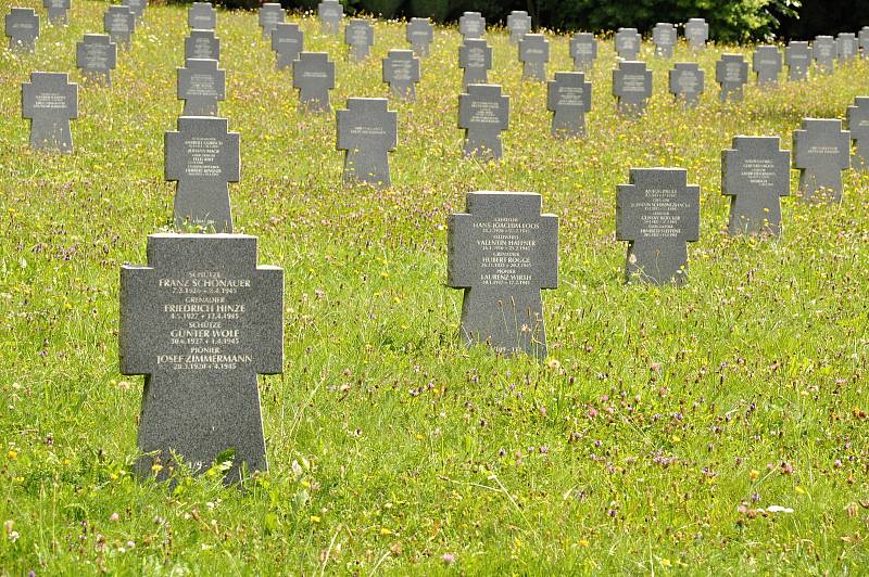Valašské Meziříčí - hroby německých vojáků na městském hřbitově