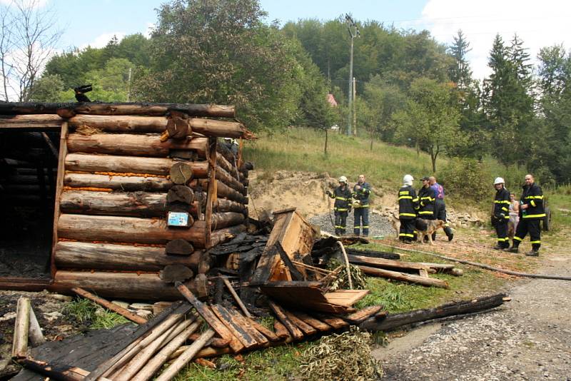Ve středu dopoledne museli hasiči zasahovat u požáru na Horní Jasence.