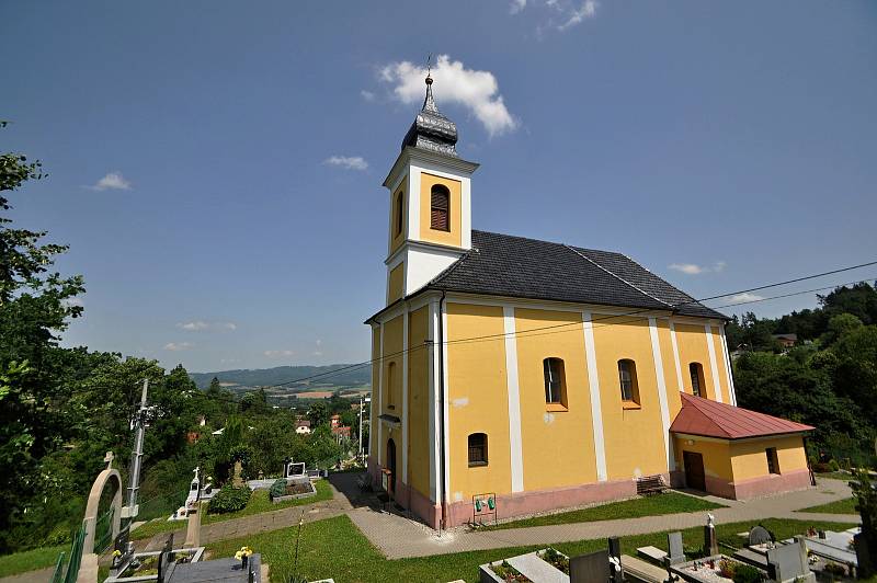 Zašová - kostel sv. Martina v zašovské místní části Veselá.