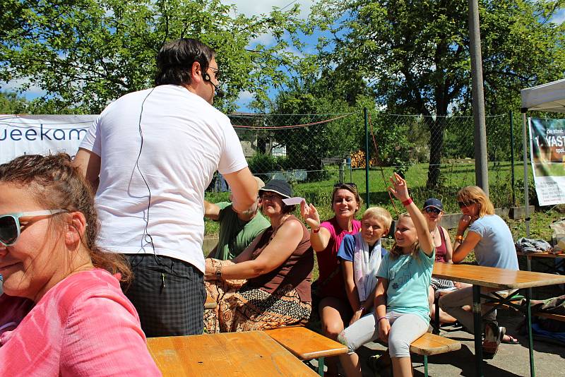 Dvaadvacátý ročník Amfolkfestu neboli Festivalu na konci světa se konal v sobotu 29. července v osadě Pulčín na Hornolidečsku.