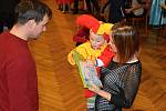 Tradiční dětský karneval pořádala Základní a mateřská škola ve Študlově.