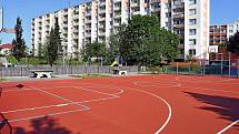 Opravené sportovní hřiště na sídlišti Vyhlídka ve Valašském Meziříčí; červenec 2022