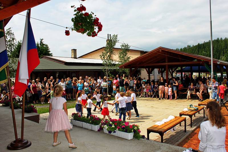 Stoleté výročí TJ Sokol Bystřička oslavili 8. června 2019 na hřišti U Lukášů. V programu vystoupily děti z místní mateřinky.