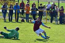 Mezi kanonýry víkendu se o víkendu zařadil fotbalista Choryně Pavel Tvrdoň, který třikrát překonal prlovského brankáře Zvonka a nasměřoval svůj celek k zisku tří bodů.