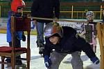Vsetínská sportovní spolu s Valašským hokejovým klubem pořádá školu bruslení pro kluky a holky