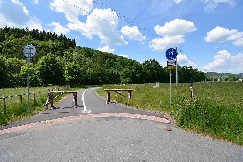 I. etapa cyklostezky Bevlava vede ze Vsetína přes Ústí, Leskovec, Valašskou Polanku do Lužné. Průjezd Lužnou, 10.6.2021.