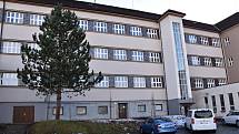 Rekonstrukce Základní školy Šafaříkova ve Valašském Meziříčí přinesla bezbariérový přístup do budovy, nový výtah i moderní jazykové učebny.