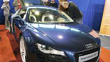 Valašský autosalon ve Vsetíně. Nejvíce obdivovatelů si získalo osmiválcové Audi R8