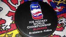 V Kateřinicích na Vsetínsku se od roku 1994 vyrábí hokejové puky.