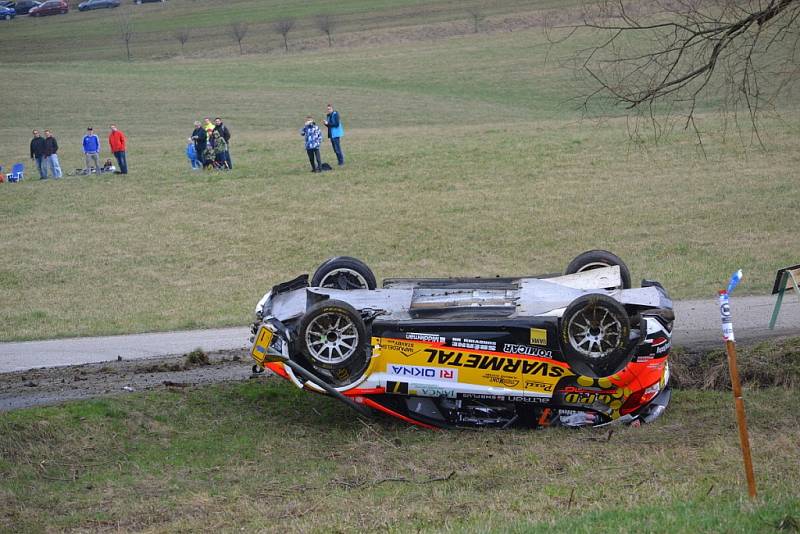 Účinkování Miroslava Jakeše na Valašské rally ukončila havárie