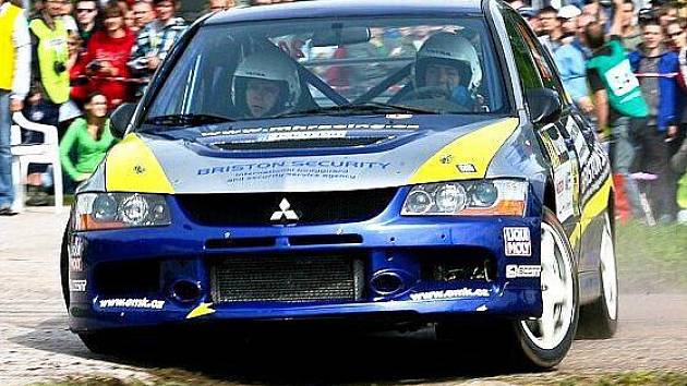 Valašskomeziříčská posádka Pešl – Juřica na voze Mitsubishi Lancer EVO IX. 