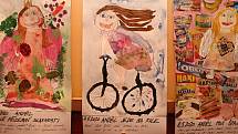 Sestry Eva Neuwirthová a Rozárka a Káťa Ruskovy kreslily v době koronaviru po celý měsíc den co den každá jednoho anděla. Do 18. září 2020 vystavují 186 obrázků v Relaxačním centru Salza v Zašové.