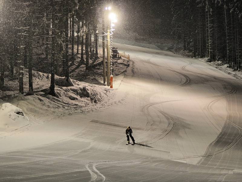 Noční lyžování na Razule.
