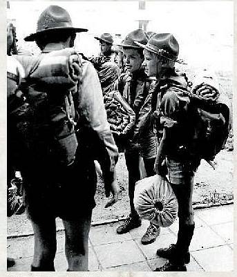 1969. Skauti ze 7. oddílu před odjezdem na tábor.