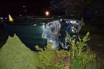 Jedenadvacetiletý řidič ze Vsetínska nezvládl v neděli 22. října 2017 večer jízdu. V Hošťálkové převrátil auto na bok.