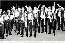REGRUTI. Pásmo regrutské, se kterým muzikanti a tanečníci Souboru písní a tanců Javořina dosáhli svého největšího úspěchu zvítězili na prestižním festivalu v Dijonu ve Francii v roce 1988.