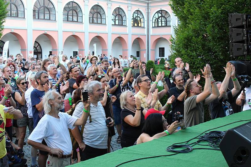 Skončil pětatřicátý ročník Valašského Špalíčku. Během čtyř dnů se na festivalu vystřídalo osmatřicet hudebních uskupení.