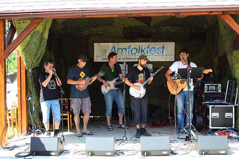 Dvaadvacátý ročník Amfolkfestu neboli Festivalu na konci světa se konal v sobotu 29. července v osadě Pulčín na Hornolidečsku.