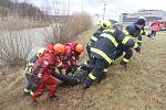Vsetínští hasiči zachránili tonoucího muže z řeky