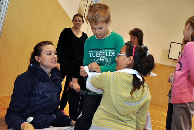 Studentky Střední a vyšší odborné školy zdravotnické ze Vsetína zavítaly v úterý 4. června 2013 do Základní školy v Růžďce. 