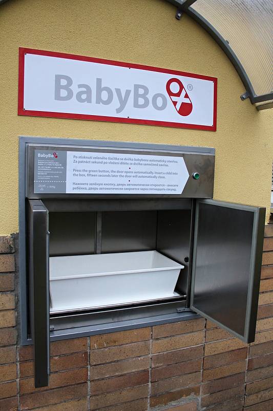 Nový babybox instalovaný 22. listopadu 2018 v areálu Vsetínské nemocnice.