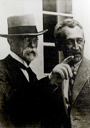 Tomáš Garrigue Masaryk a Otakar Dorazil na zámku v Bukovanech, rok 1933.