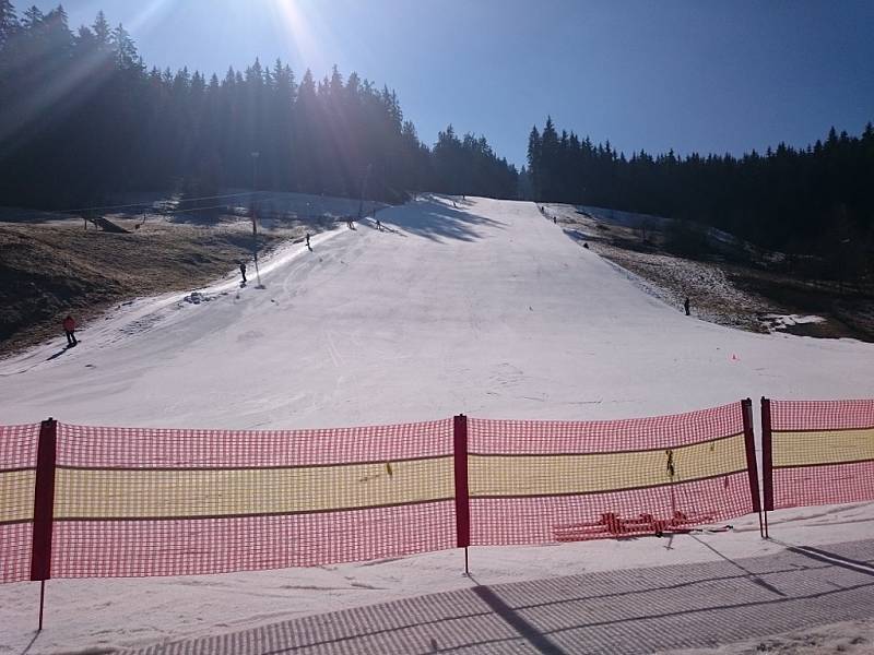 Aktuální stav sjezdovky Razula - čtvrtek 17. března 2016.