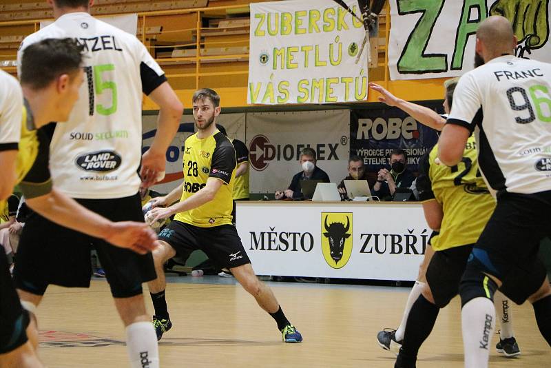 Zubří (ve žlutém) proti Karviné, 4. zápas čtvrtfinále play-off