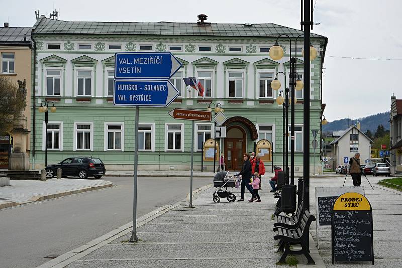 Rožnov pod Radhoštěm je podle místních branou Beskyd a srdcem Valašska. Městský úřad, květen 2021.