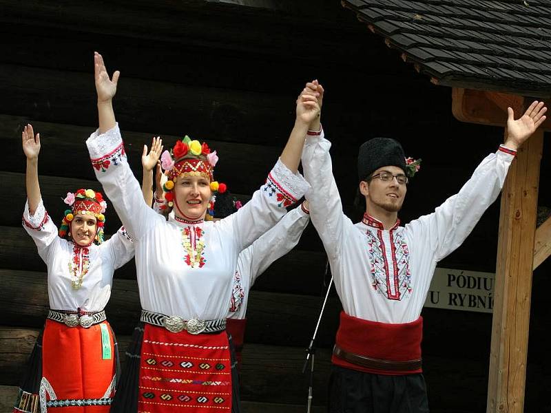 Jánošikov dukát v Rožnově - folklorní soubor Pirin předvedl bulharské tance 