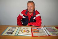 Sedmdesátiletý Antonín Juříček ze Vsetína je kronikářskou ikonou. Tento „notorický sběrač historických dat“ založil nebo vedl za svůj život desítku kronik či pamětních knih.
