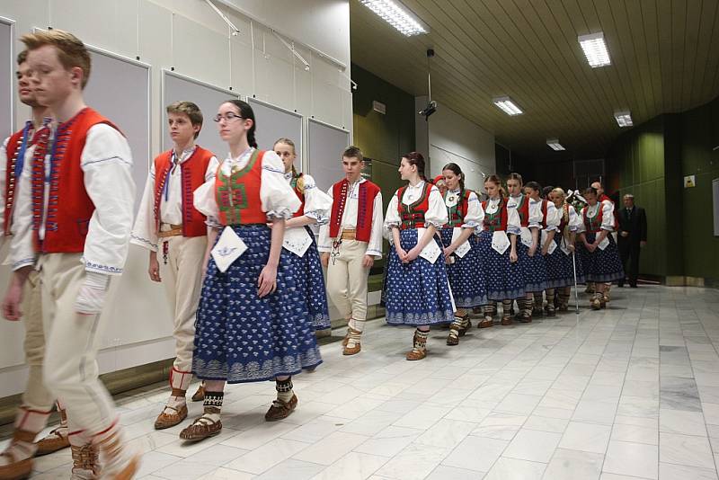 Smuteční obřad a rozloučení s muzikantem Stanislavem Tomancem v kině Vatra ve Vsetíně.