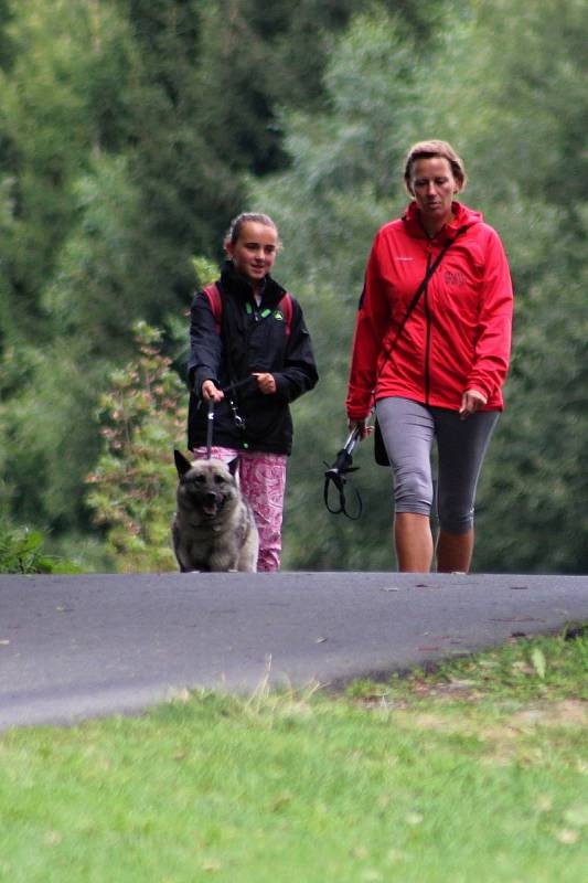 Velké Karlovice se těší velké oblibě turistů. Výjimkou nebyl ani poslední prázdninový týden roku 2020.