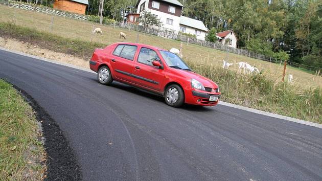 Cesta na Santov už má kvalitní povrch.