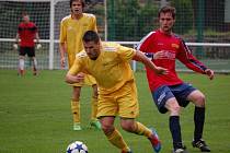 Ve středeční dohrávce 19. kola krajského přeboru tým Velkých Karlovic + Karolinky (žluté dresy) doma porazil Bystřici pod Hostýnem 2:0. Foto: 