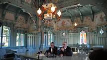 Tiskový brífink ministra kultury Lubomíra Zaorálka (vlevo) a generálního ředitele Národního muzea v přírodě v jídelně Libušín na Pustevnách v Beskydech u příležitosti slavnostního otevření chaty Libušín; čtvrtek 30. července 2020