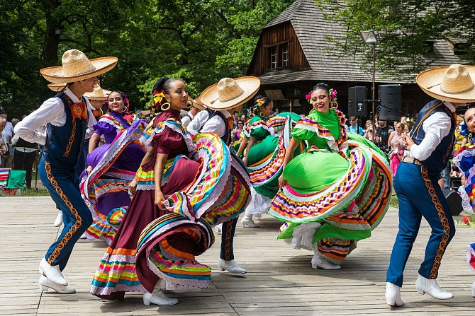 Mezinárodní folklorní festival Rožnovské slavnosti ve Valašském muzeu v přírodě v Rožnově pod Radhoštěm - archivní foto.