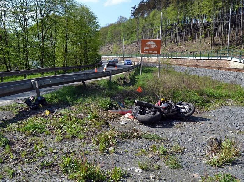 Při tragické dopravní nehodě zemřel v sobotu 6. května 2017 u Valašského Meziříčí třiatřicetiletý motocyklista.