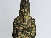 Vešebt – drobná soška, součást pohřební výbavy ve starověkém Egyptě. Dle egyptských pohřebních textů je účelem vešebtů zastoupit mrtvého v podsvětí při jakékoliv práci.
