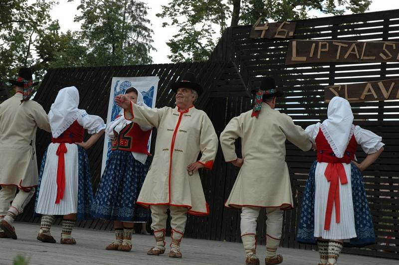 V neděli 23. 8. vrcholí na Valašsku 46. Liptálské slavnosti. Dopoledne patřilo bohoslužbám a odpoledne pak defilé účastníků festivalu vesnicí a galaprogramu.