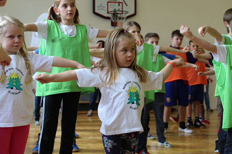 Děti ze Základní a mateřské školy Choryně vyhrály trénink s olympioniky. Vedla jej stolní tenistka Iveta Vacenovská, dorazila také například Šárka Kašpárková.