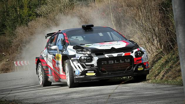 Automobilová soutěž 39. ročník Kowax Valšská rally pokračovala v neděli 2. etapou. Zde průjezdy z dopoledních průjezdů.