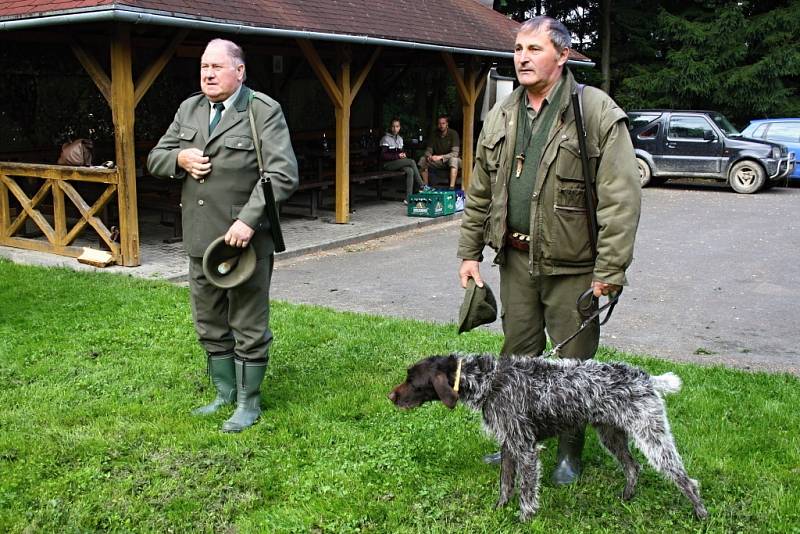 V sobotu 6. září uspořádali myslivci z Horní Lidče a Lačnova u Lačnovských rybníků společný lov kačen. Výřad se pak uskutečnil v areálu myslivecké chaty v Horní Lidči.