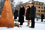 Obyvatelé Vsetína se v pátek 23. 12. 2011 v poledne sešli u památníku obětem totalitních režimů u parku Panská zahrada. 