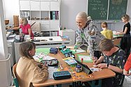 Děti na nejstarší základní škole ve Valašském Meziříčí učí i montessori metodou.