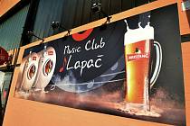 Music Club Lapač funguje na vsetínském zimním stadionu Na Lapači desátým rokem.