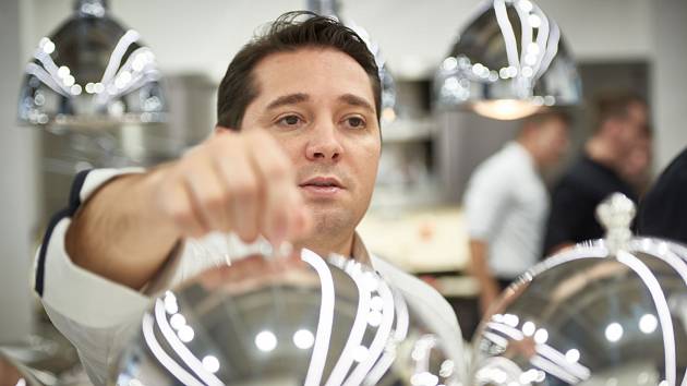 Michelinský šéfkuchař Nicolas Decherchi v Lanterně: „Plánování galavečeří ve Spa hotelu Lanterna. Důležitým detailem je například i volba talířů, na nichž se budou jednotlivé chody servírovat.“